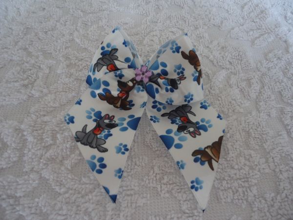 Laço estampa cachorro azul + flor cristal roxa - cod. 1014
