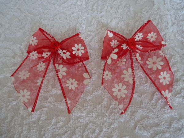 Laço vermelho floral branco c/ rococo - cod.1008